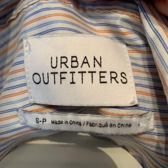 Urban outfitters extra wide sleeve button down crop top. Worn  3x‎ - Picture 3 of 5